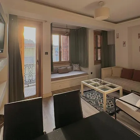 Taksim Square1br 04 *