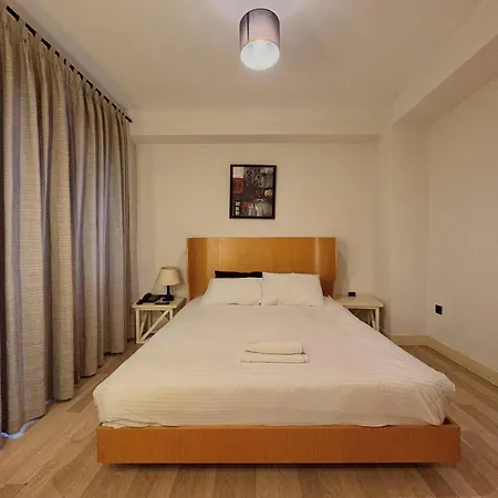 Taksim Square1br 04 *